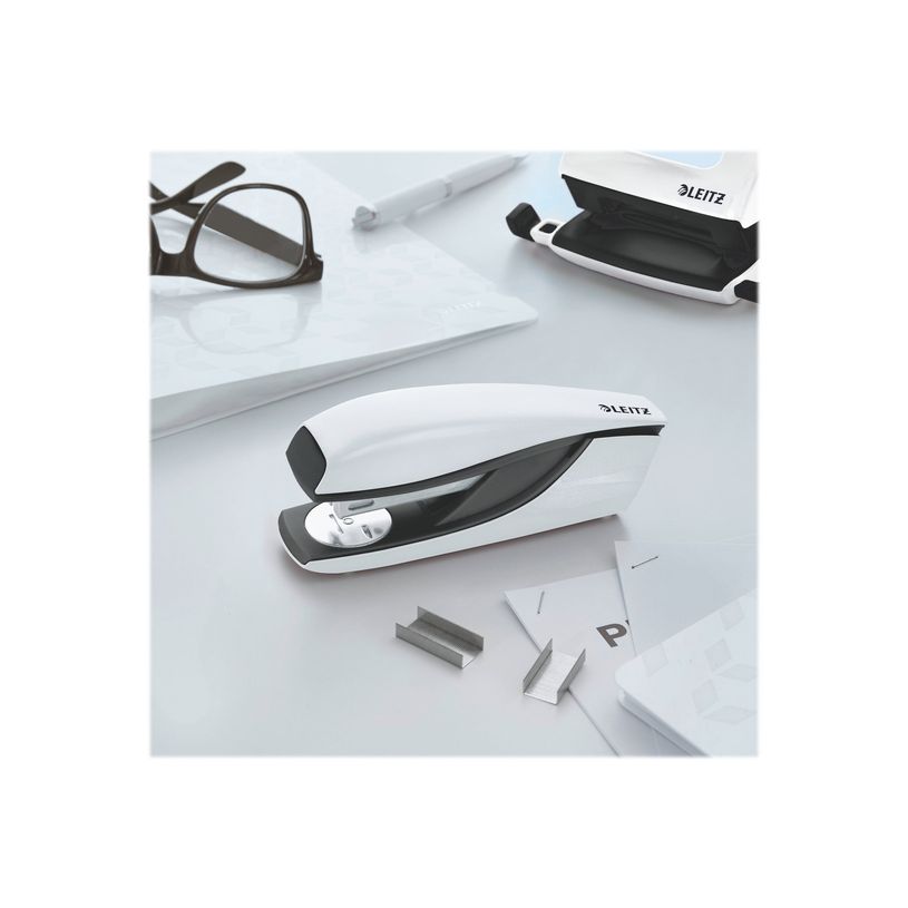 4002432395996-Leitz agrafeuse - 30 feuilles - plastique, métal - blanc perle-P_300005202_3-1