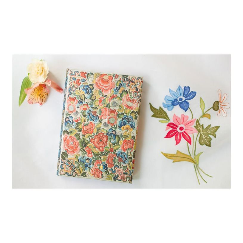 9781439781777-Paperblanks Peking Opera Embroidery - Journal - 180 x 230 mm - 144 pages - uni - pear gard-P_405235663_6-5